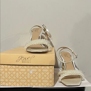 Badgley Mischka Ivory 
Women's Noah Stiletto Sandals